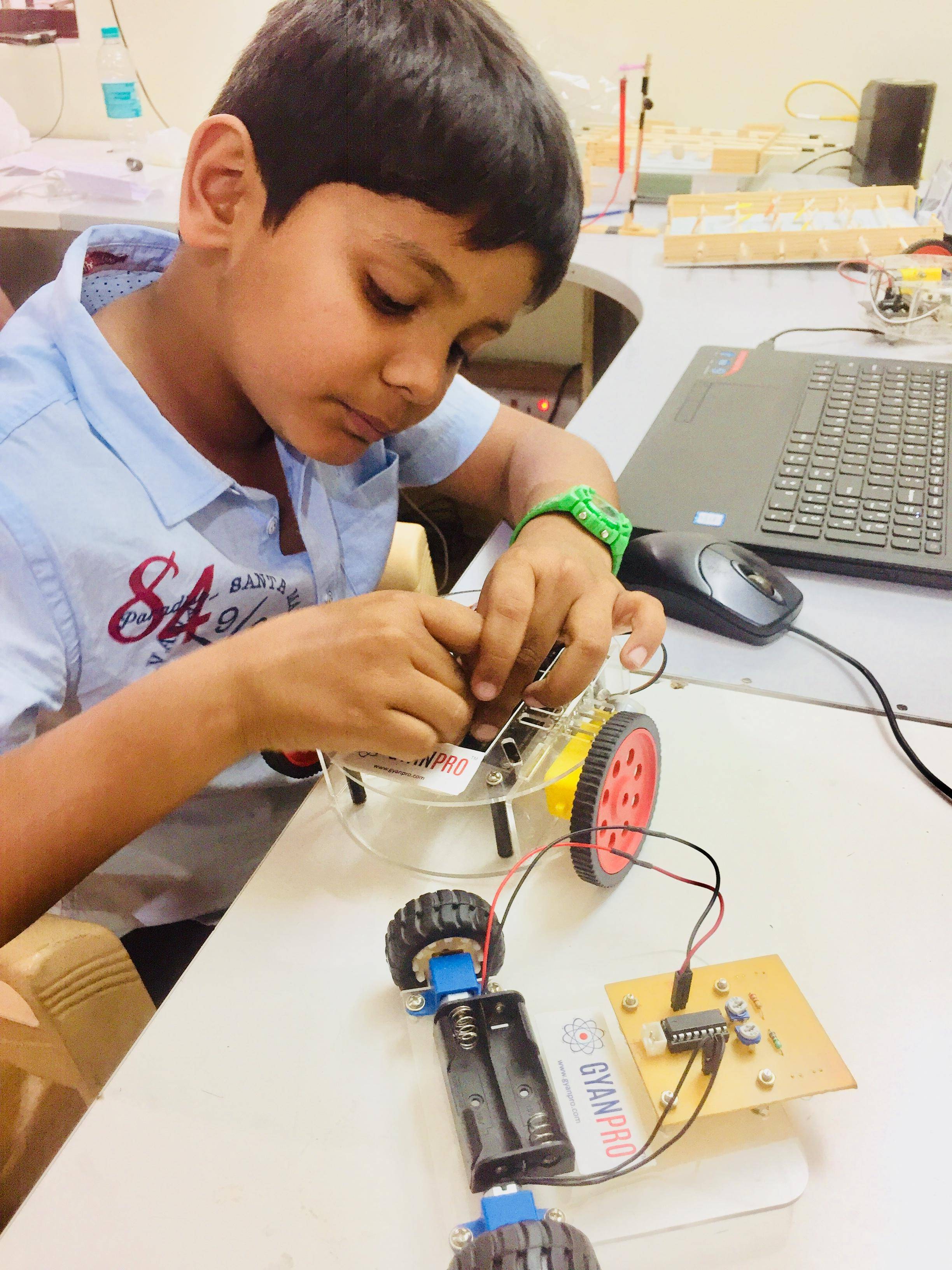 Electronics And Robotics Workshops For kids Jayanagar - With Gyanpro Educational Innovation